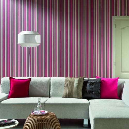 neat-elegant-strip-wallpaper-living-room-design_0_0.jpg