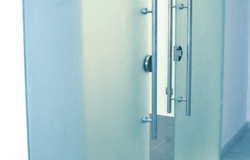 Стеклянные двери для ванной – лучший выбор