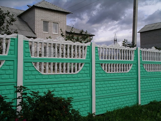 Декоративный железобетонный забор